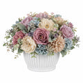 Arrangement floral artificiel en pot blanc avec fleurs pastel
